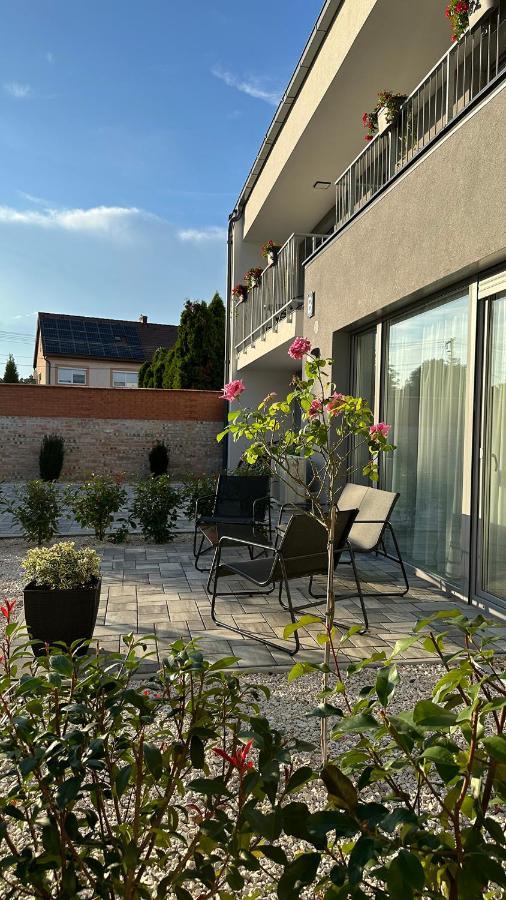 Linden Apartman 001 - Adults Only Mosonmagyarovar Exterior photo