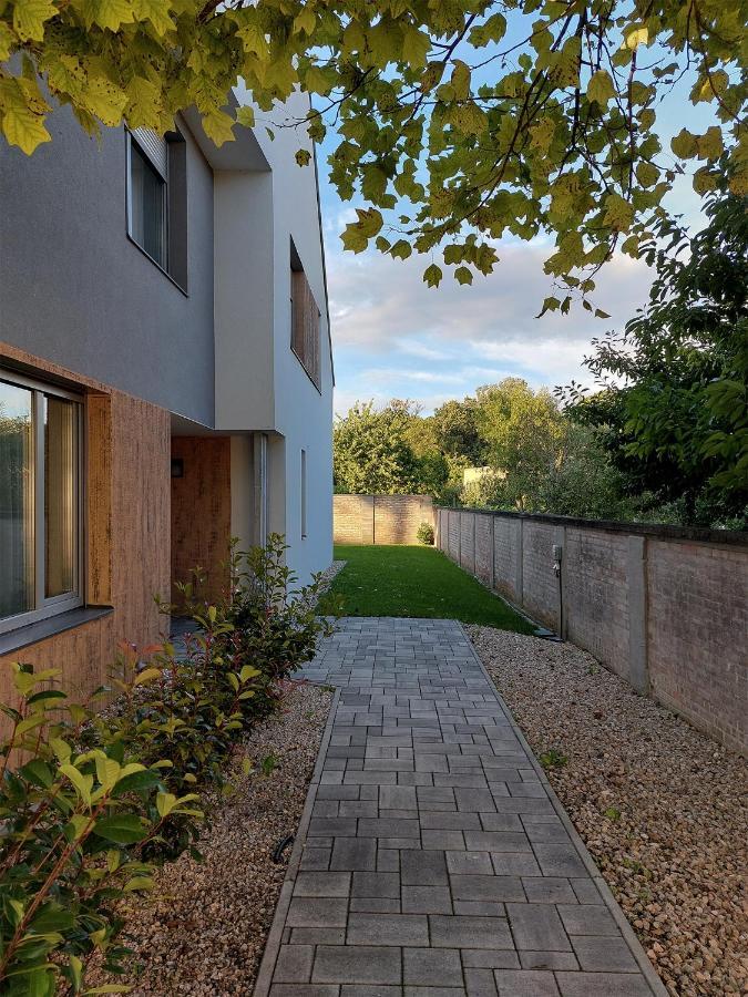 Linden Apartman 001 - Adults Only Mosonmagyarovar Exterior photo