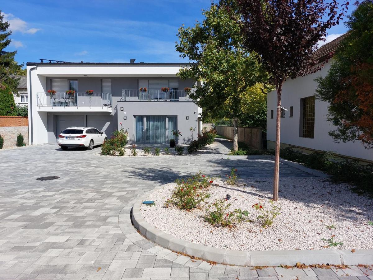 Linden Apartman 001 - Adults Only Mosonmagyarovar Exterior photo